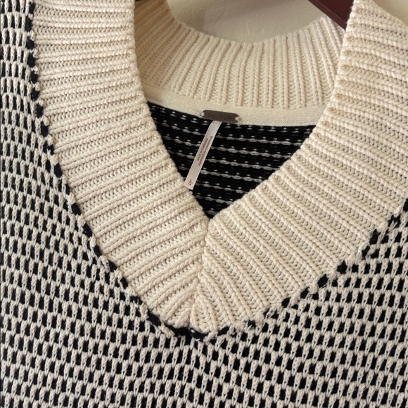 Free People Maisie sweater NWT - Picture 6 of 8